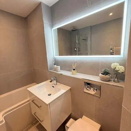 Coastal Charm Apartment *
